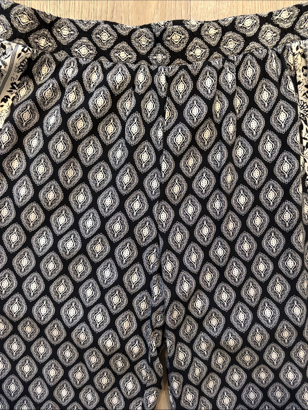 Braeve Black Printed Wide-Leg Pants with Cream Border - Picture 4 of 7